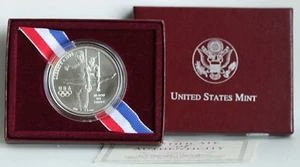 Moneda de dólar de plata de gimnasta olímpica 1995 D sin circular con caja certificado de autenticidad bu gimnasia - Imagen 1 de 4