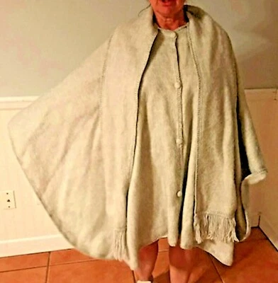 CAPA DE LANA 100% ALPACA HECHA EN PERÚ DIANA CON BUFANDA S-XL TALLA ÚNICA PARA LA MAYORÍA DE LA LANA Foto 1 de 4