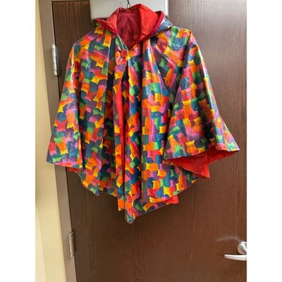 Divertido Poncho con Capucha Estampado de Gato Capa Reversible Forrado en Rojo Foto 1 de 4