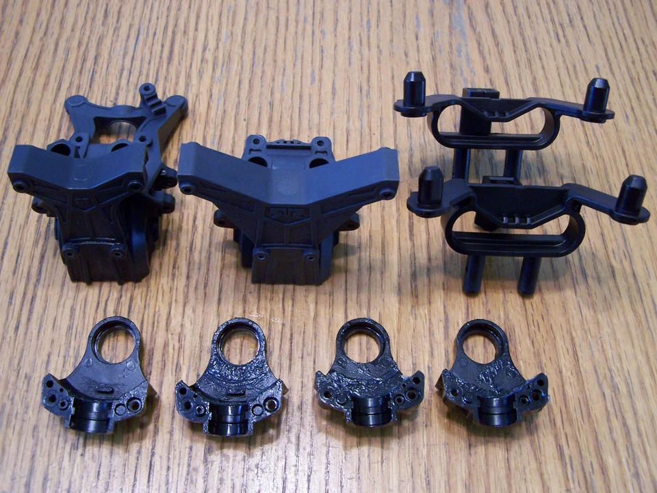 Arrma 223S V4 Granite Monster Truck Diff Cover Shock Tower Clipless Body Mount - Image 1 of 4