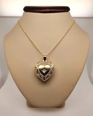 Medallón de corazón de oro amarillo de 14 quilates para dama con 0,01 quilates Diamante redondo en el centro Foto 1 de 4