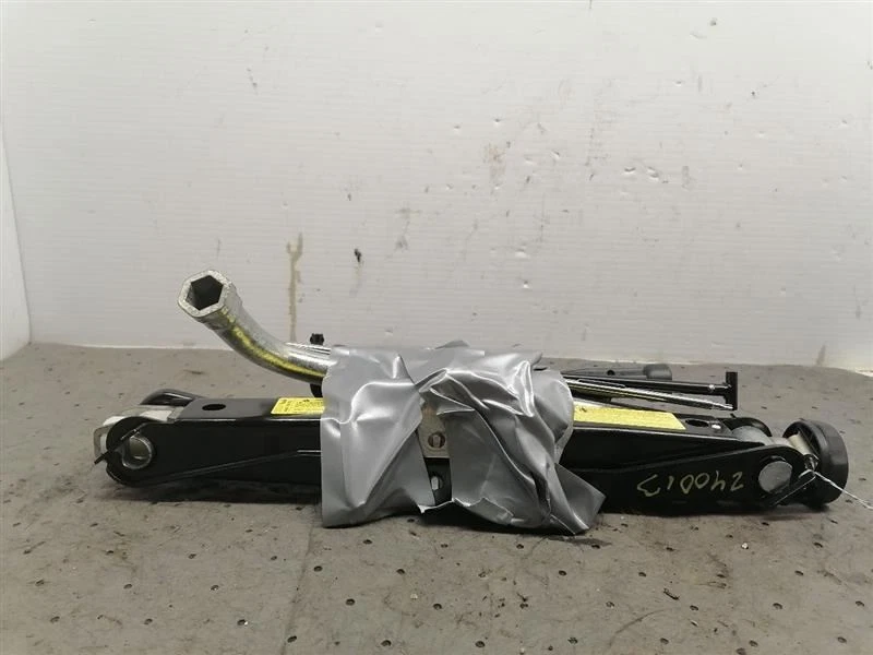 Jack and Tool Set Fits 2011 Audi A6 - Image 1 of 4