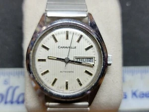 Orologio Vintage Caravelle Automatico Carica Funzionante Mantiene Il Tempo - Foto 1 di 2