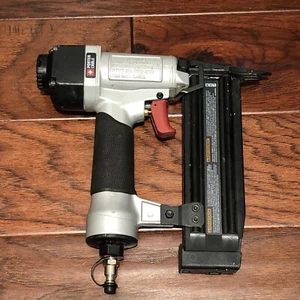 Clavadora Brad neumática calibre 18 Porter-Cable BN200SB. (BIN17) - Imagen 1 de 6