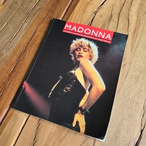 MADONNA - Illustrated Biography - Vintage Paperback Book - Debbi Voller 1990 - Picture 1 of 12