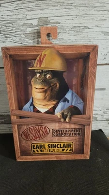 Boneco de ação NECA Dinosaurs Tree Pusher Earl Sinclair 7” - (novo e lacrado) - Imagem 1 de 3