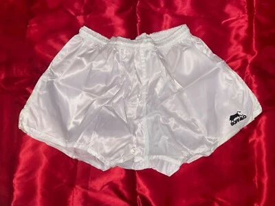 NUEVO EN CAJA Pantalones Cortos de Fútbol Blanco Buffalo Deportes Nylon Satinado Corbata Cintura XL 40 ¡SOLO QUEDAN 3! Foto 1 de 4