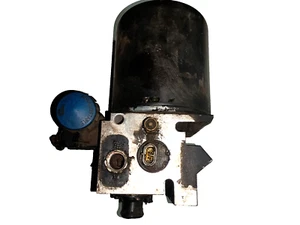 Freightliner Air Filter & Dryer w/Drain & Check Valves - P/N K041100 - Picture 1 of 4