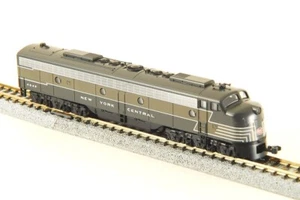 KATO N-Scale #176-253 EMD E8/9A NYC #4049 NEW YORK CENTRAL "C-2 Flaw condition" - Picture 1 of 17