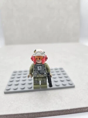 LEGO Star Wars A-wing Pilot Tallissan "Tallie" Lintra Minifigura del set 75196 Foto 1 de 2