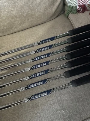 Bridgestone J40 Golf Clubs - Image 1 of 3