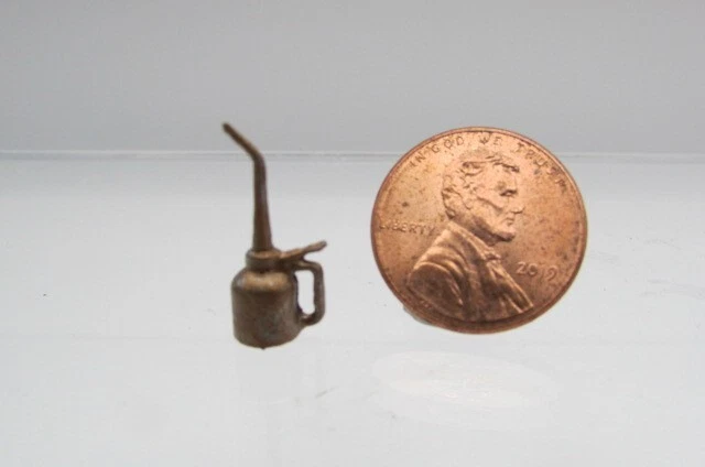 Bomba de metal miniatura para casa de muñecas herramienta de lata de aceite ISL0119 Foto 1 de 1