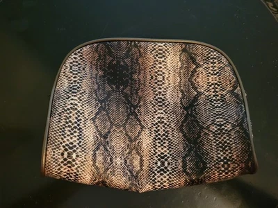 Bolso de cosméticos/artículos de tocador de piel de serpiente sintética negro, marrón, beige 10" X 7" nuevo sin etiquetas  Foto 1 de 4