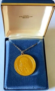 1974 Mother's Day Goldtone Necklace-Pendant in Box - Picture 1 of 6