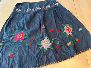 FREE PEOPLE EMBROIDERED CROSS STITCH FLORAL BOHO SKIRT WOMENS SZ 8 - Picture 1 of 10