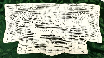 ¿De colección? Ganchillo Blanco Marfil Corriendo Escena Ventana o Pared Colgante ~ 27 pulgadas Foto 1 de 4