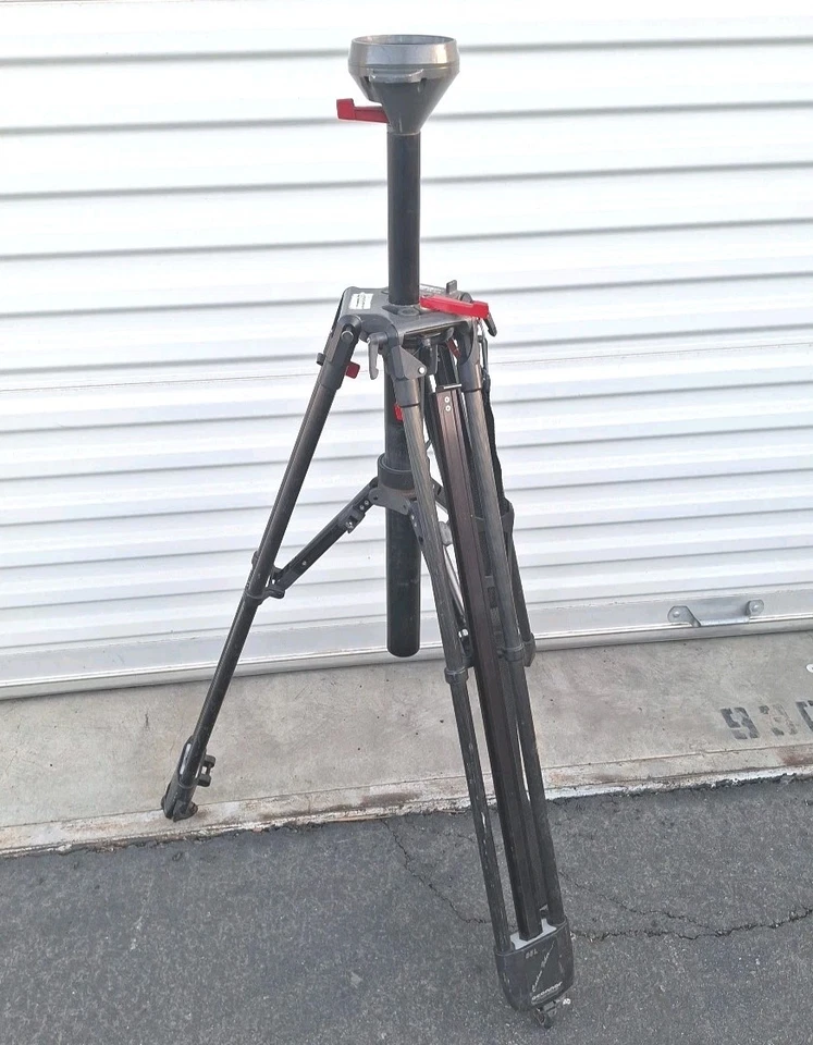 Patas de trípode de fibra de carbono OConnor 35L con cuenco de 100 mm (necesita reparación) Foto 1 de 4