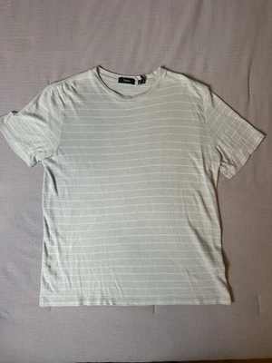 Camiseta tejida Theory de manga corta mediana para hombre verde con rayas blancas cuello redondo Foto 1 de 4