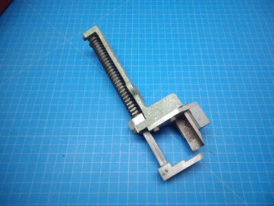 Accesorio redondo de esquina Challenge para taladro de papel Foto 1 de 3