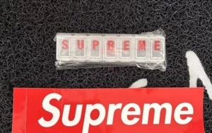 Organizador Pastillero Supreme Weekday SS15 Raro NUNCA USADO (solo usado para exhibición) - Imagen 1 de 5