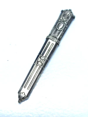 Ancien Porte-Aiguilles en Argent – Style Louis XVI – XIXᵉ siècle - Photo 1/4