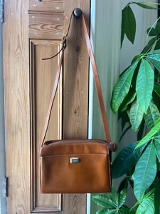 Bally Vintage Tan Shoulder Bag Handbag - Picture 1 of 23