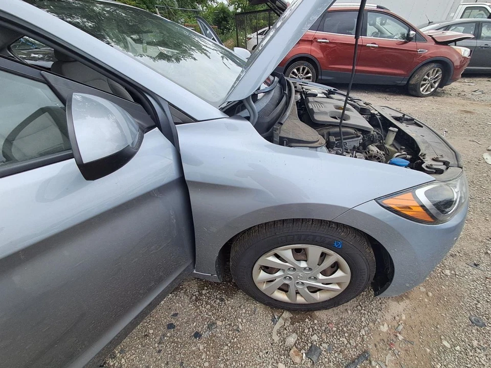Hyundai Elantra 2017 conjunto de bomba de combustible 2,0 L usado fabricante de equipos originales 132 k millas Foto 1 de 4