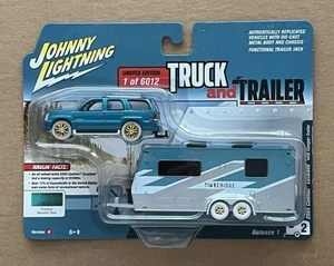 JOHNNY LIGHTNING CHASE 2005 CADILLAC ESCALADE & CAMPER TRAILER - Picture 1 of 1