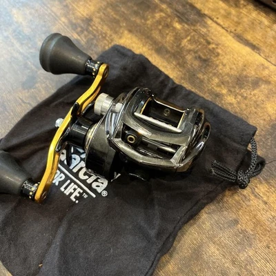 Abu Garcia REVO BIGSHOOTER COMPACT 8 Right Handle Baitcasting Reel Japan - Image 1 of 4