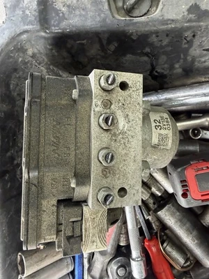 Honda Accord Sport 2013 2,4 L AT CVT ABS BOMBA ANTIBLOQUEO ENSAMBLY 57110-T2F-A22 Foto 1 de 4