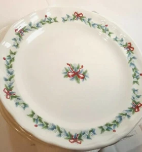 Plato de cena patrón de cintas rojas Pfaltzgraff vacaciones de Navidad - Imagen 1 de 8