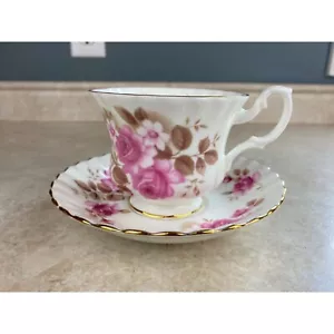 Royal Albert Bone China Braun Blatt Rosa Rosen Teetasse und Untertasse Set - Bild 1 von 8