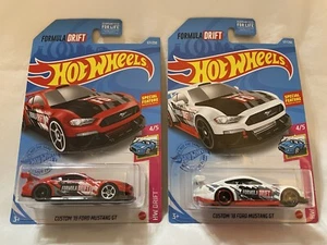 2021 Hot Wheels KROGER Esclusivo Bianco PERSONALIZZATO '18 FORD MUSTANG GT & Rosso Lotto di 2 - Foto 1 di 4