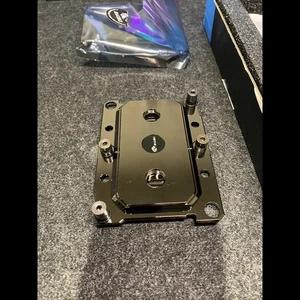 Bykski CPU water block for LGA 3647 socket - Picture 1 of 8