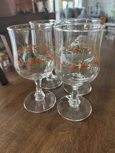 Vintage Set Of 4 Libbey Holly Berry Christmas Gold Rim Wine Water Goblets - Picture 1 of 4