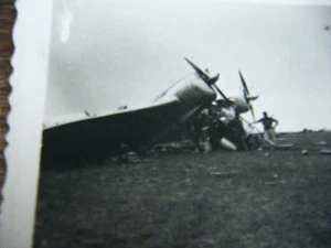 Notgelandeter vermutlich Amerikanischer Bomber - Bild 1 von 2