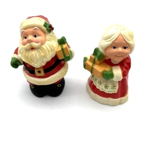 VTG Hallmark Christmas Santa Claus & Mrs. Claus Salt & Pepper Shakers Plastic - Picture 1 of 11