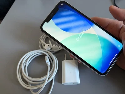 Apple iPhone 11 128GB Bianco - Condizioni eccelse batteria da sostituire - Immagine 1 di 2