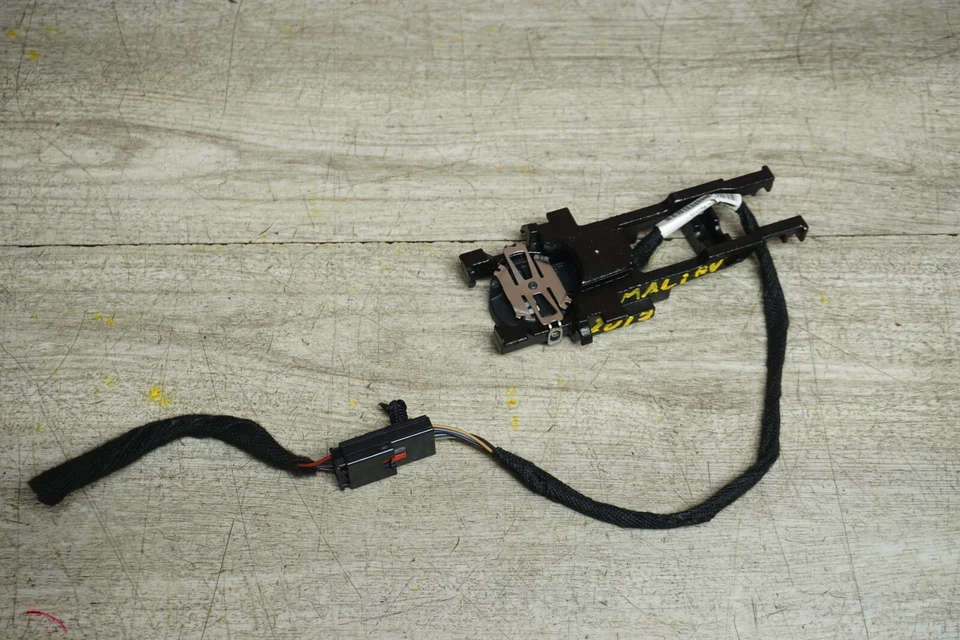 Chevrolet Malibu 2016-2018 parabrisas sensor de temperatura del aire soporte de cable OEM Foto 1 de 4