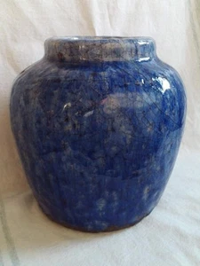 ANTIQUE ARTS AND CRAFTS HEAVY POTTERY VASE WITH MOTTLED BLUE HIGH GLAZE. M3624 - Picture 1 of 11