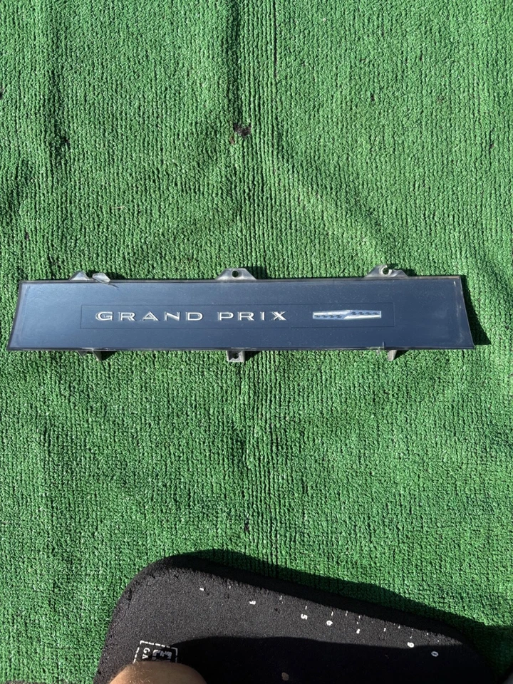 1963 Pontiac Grand Prix plastic dash lettered insert 63 Foto 1 de 4