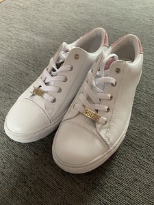 guess snake print trainers