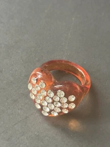 Vintage Bernstein Lucite Herz Ring mit Kristall Strass / 7,5 - Bild 1 von 9