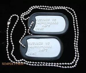 2 DUE ETICHETTE CANE PERSONALIZZATE US AIR FORCE LACKLAND AFB AIRMAN LAUREA BMT BOOT CAMP - Foto 1 di 12