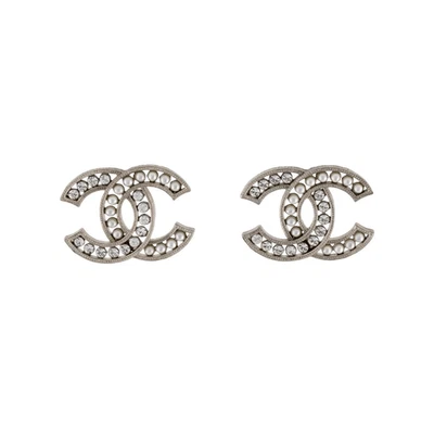 Aretes Chanel tono plata cristal imitación perla entrelazados CC Foto 1 de 4