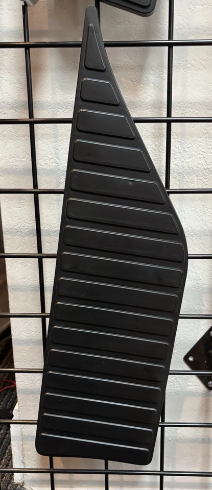 88-98 Chevrolet Silverado GMC Sierra RH Front Stepside Bed Side Step Pad NEW - Изображение 1 из 1