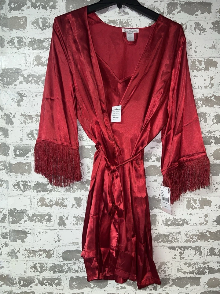 ¡NUEVO CON ETIQUETAS! Linea Donatella 2 piezas Juego de bata y quimise satinada con flecos rojo carmesí $75 Foto 1 de 4