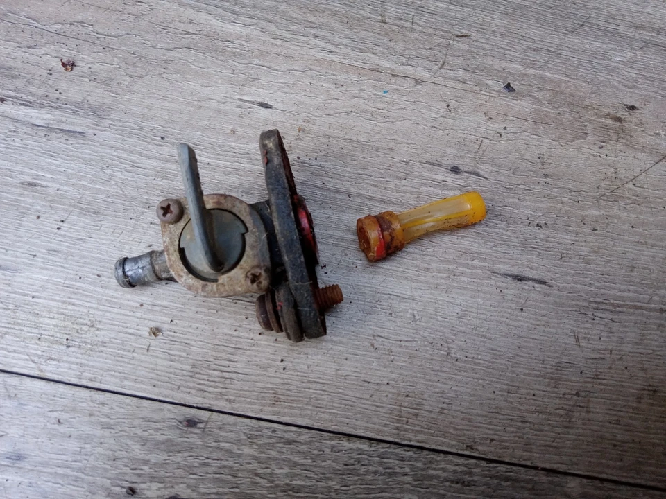 Honda CR 250 1980 Fuel Petcock cr250 cr250r Elsinore OEM original Foto 1 de 1