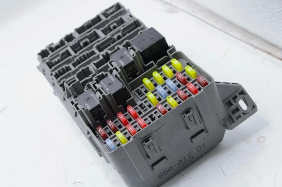 Honda Civic Ex LX 2003-2005 4 puertas manual caja de fusibles cabina interior S5A-A12 d15 Foto 1 de 1