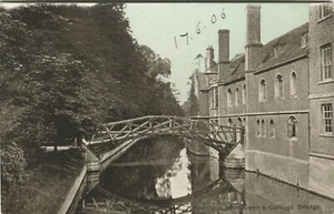 QUEEN'S COLLEGE BRIDGE, CAMBRIDGE - Cambridgeshire Postcard - Picture 1 of 2